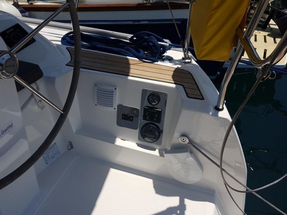 Bavaria Cruiser 34 | Dory 2