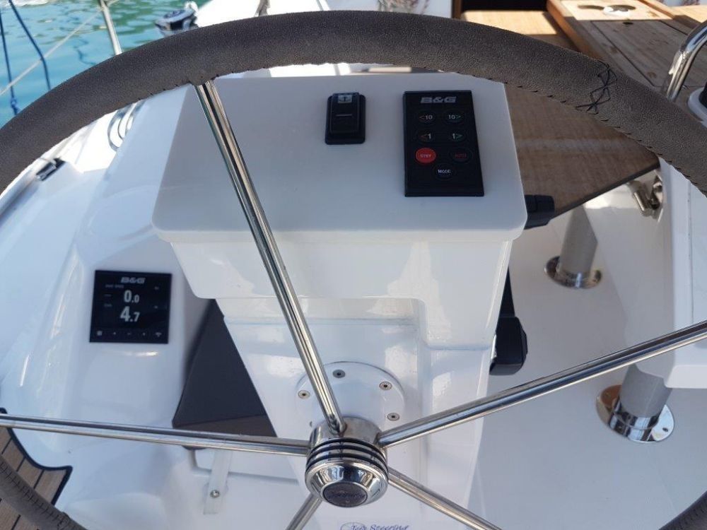 Bavaria Cruiser 34 | Dory 2