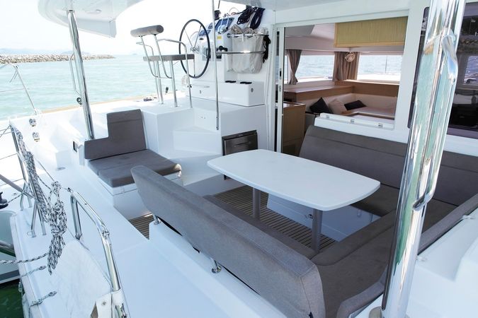 Lagoon 400 S2 | Helios