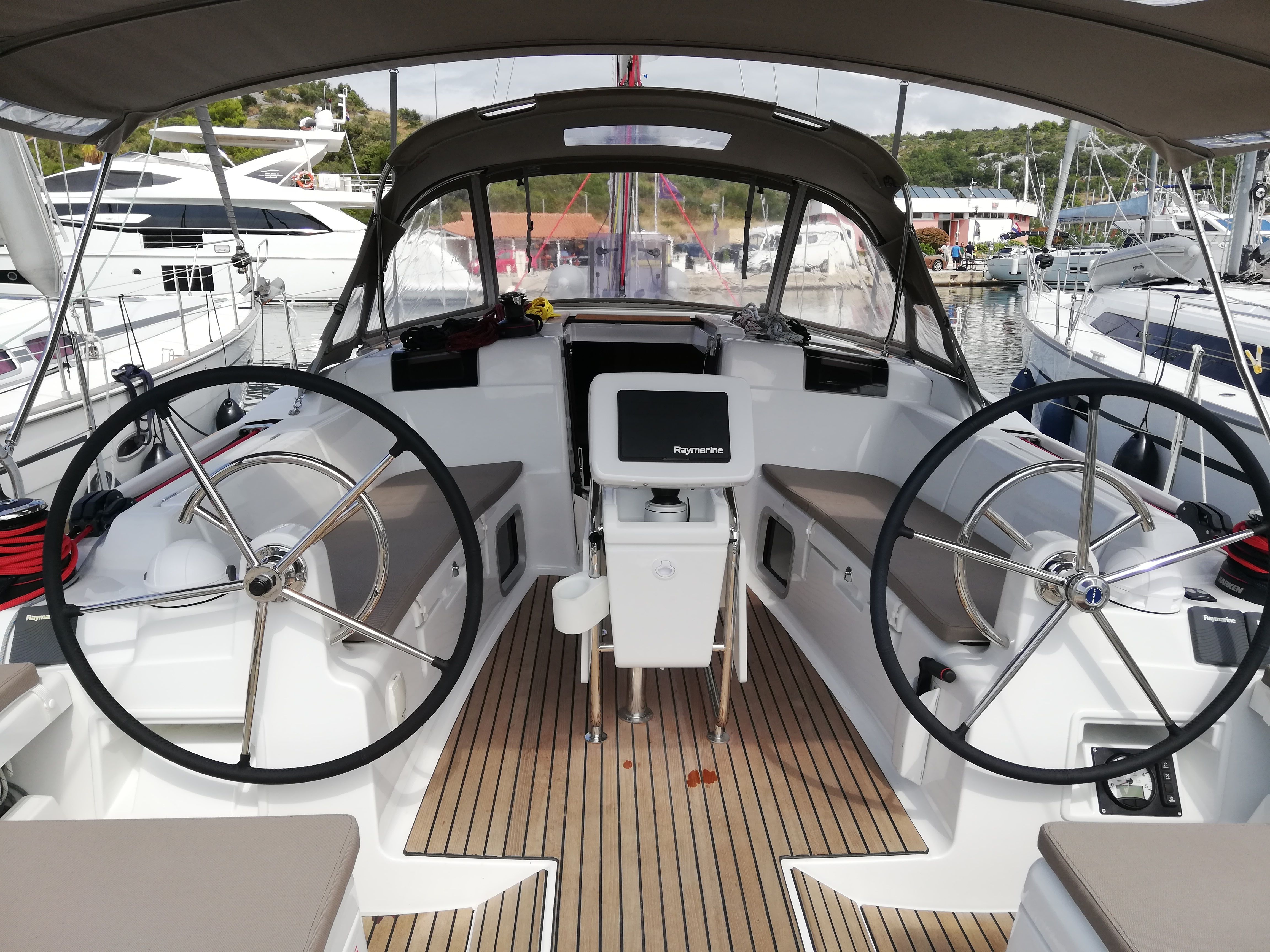 Jeanneau Sun Odyssey 419 | Mango Tango