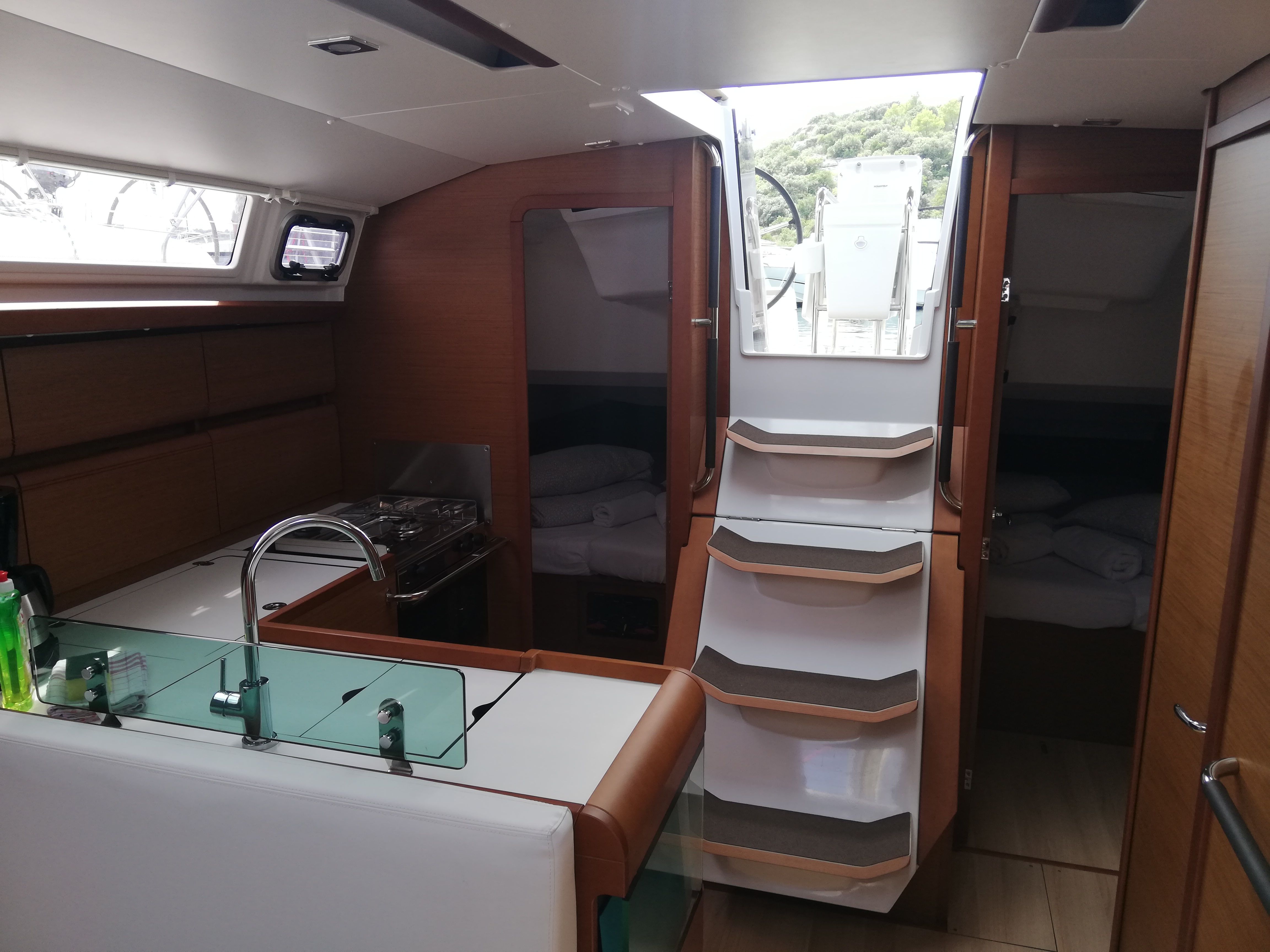 Jeanneau Sun Odyssey 419 | Mango Tango