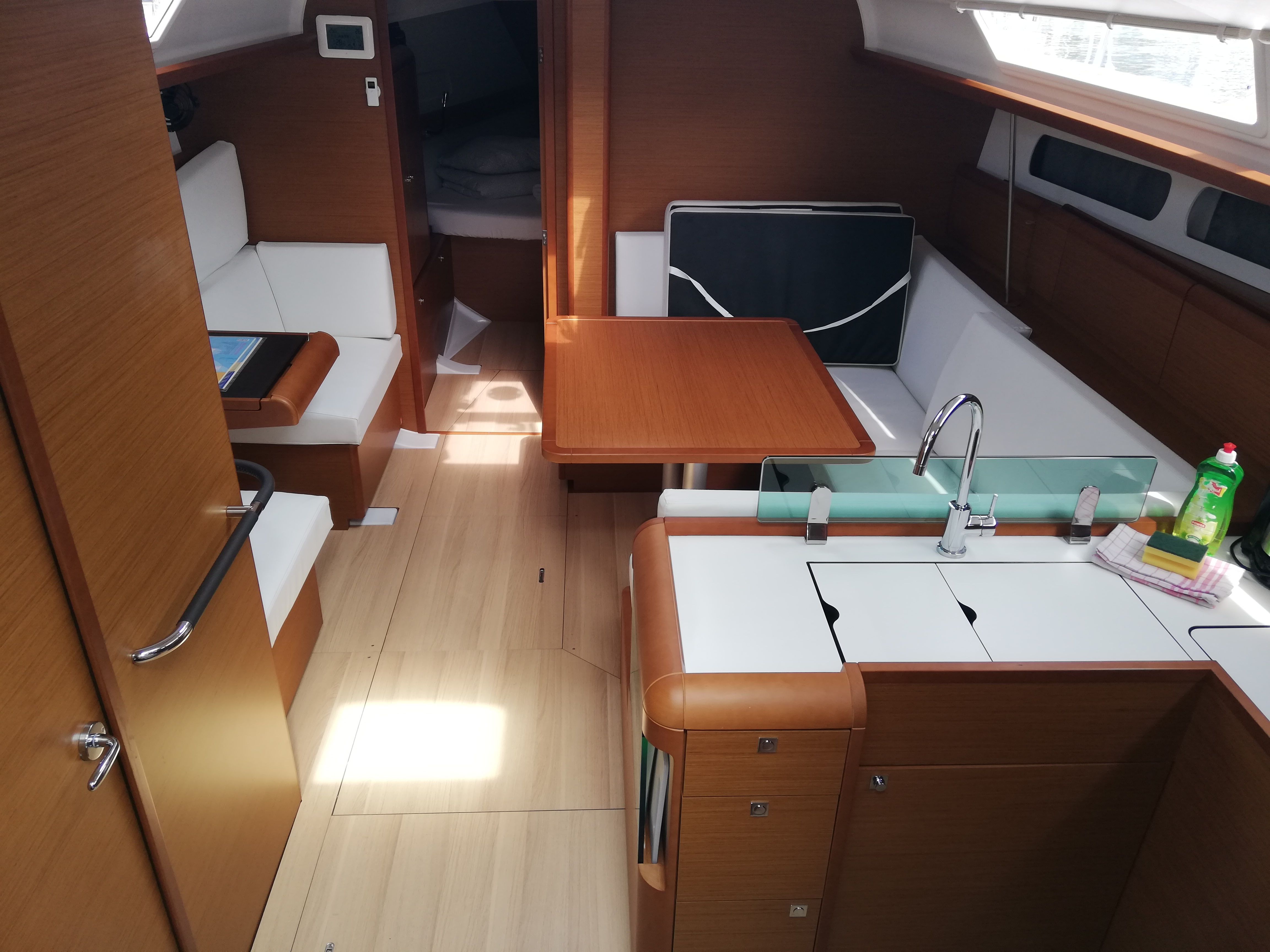 Jeanneau Sun Odyssey 419 | Mango Tango