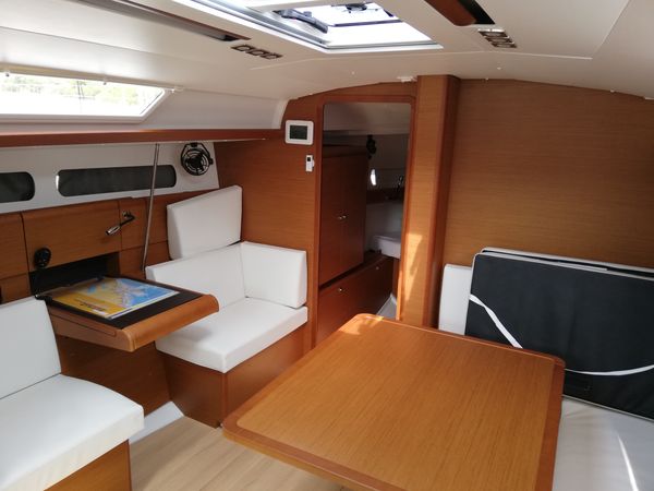 Jeanneau Sun Odyssey 419 | Mango Tango