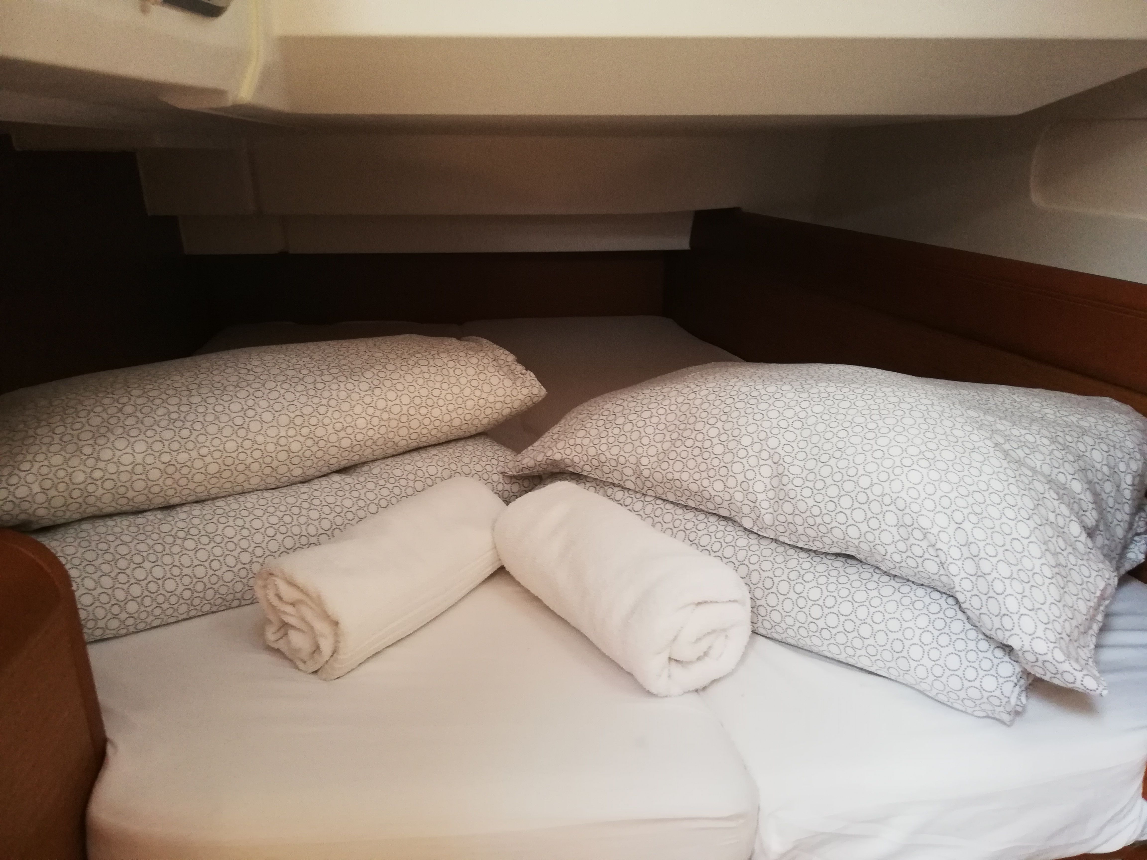 Jeanneau Sun Odyssey 419 | Mango Tango