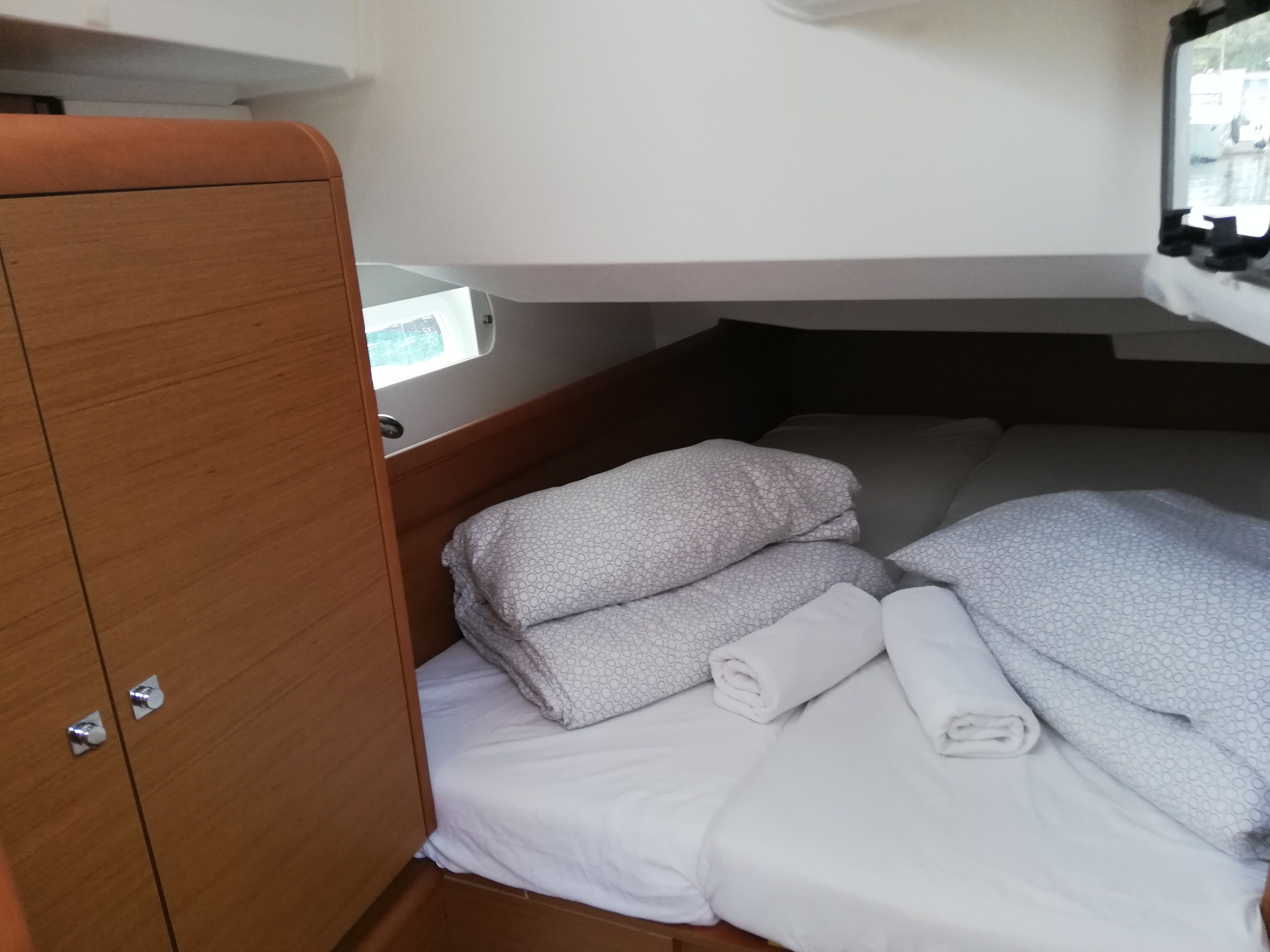 Jeanneau Sun Odyssey 419 | Mango Tango