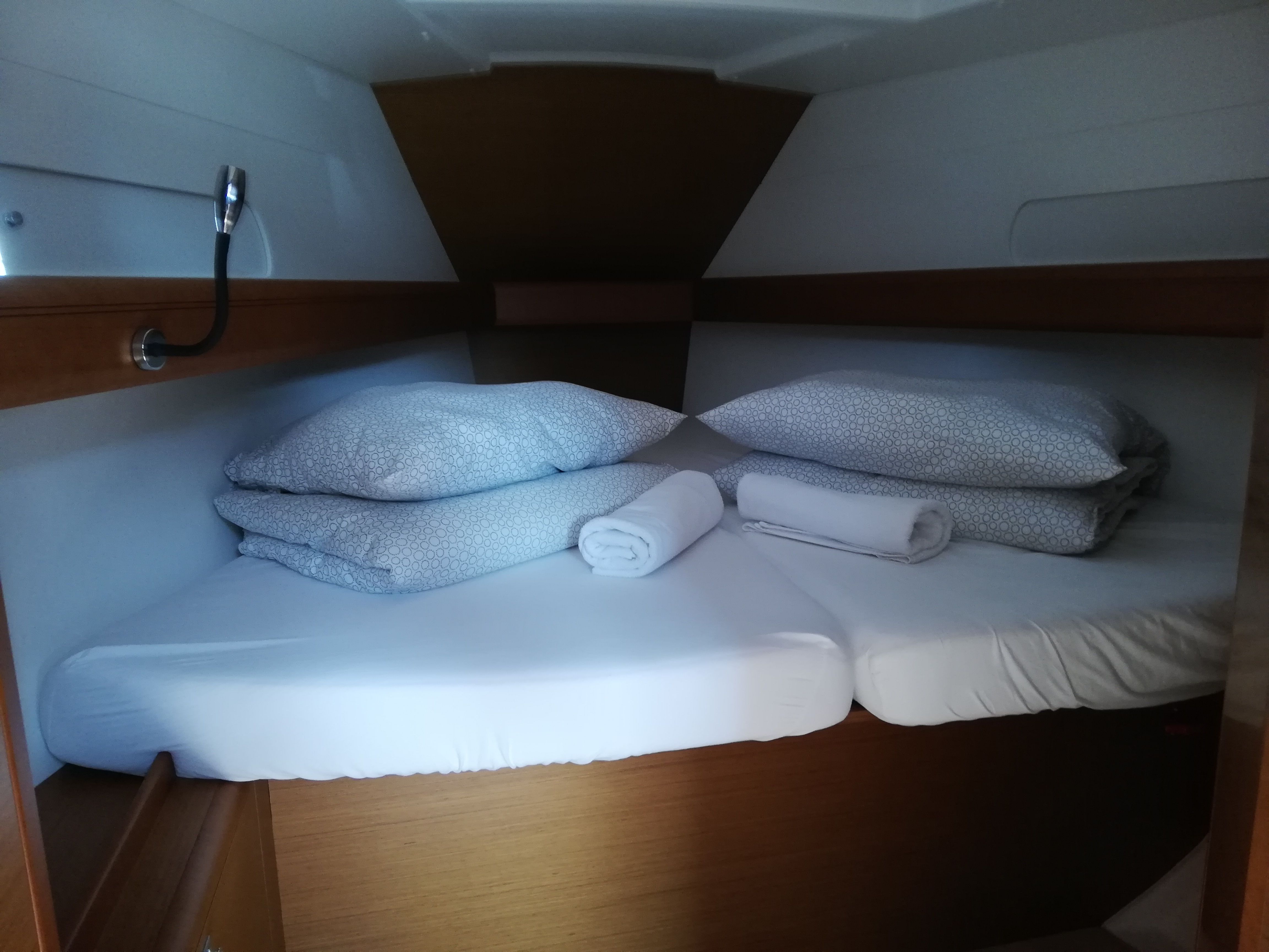 Jeanneau Sun Odyssey 419 | Mango Tango