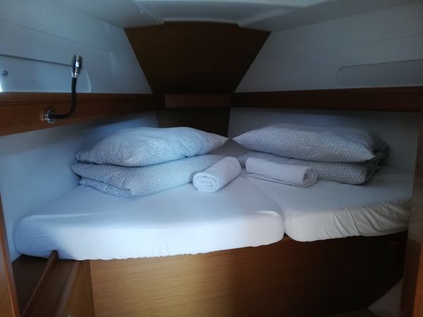 Jeanneau Sun Odyssey 419 | Mango Tango