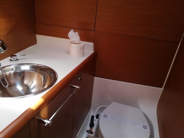 Jeanneau Sun Odyssey 419 | Mango Tango