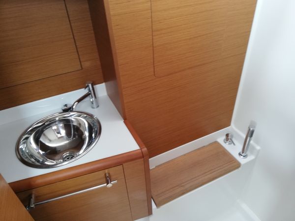 Jeanneau Sun Odyssey 419 | Mango Tango