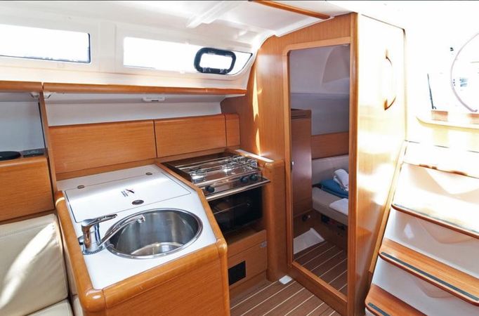 Jeanneau Sun Odyssey 33 | Aqua