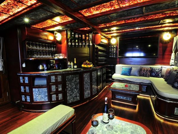 Custom Built Phinisi | Manta Mae