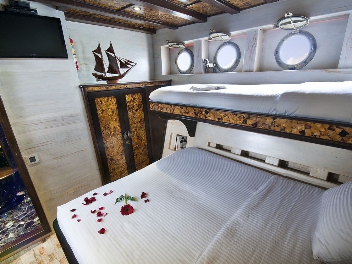 Custom Built Phinisi | Manta Mae