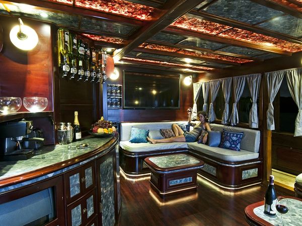 Custom Built Phinisi | Manta Mae