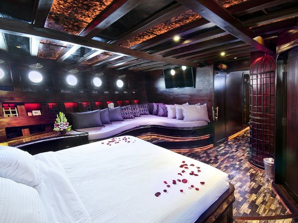 Custom Built Phinisi | Manta Mae