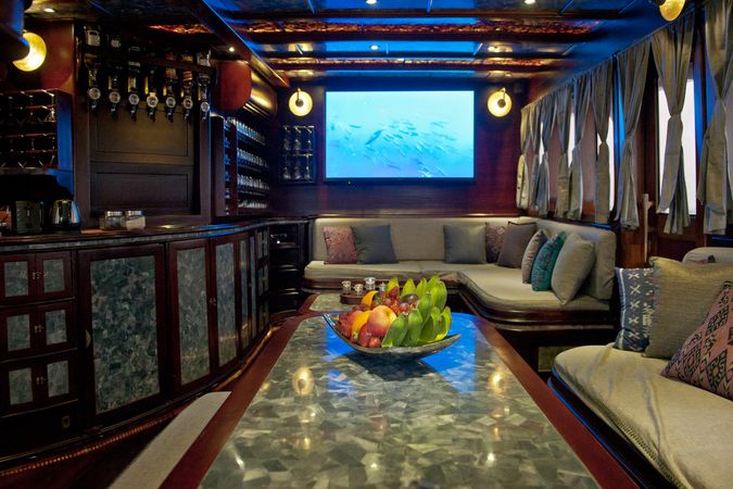 Custom Built Phinisi | Manta Mae