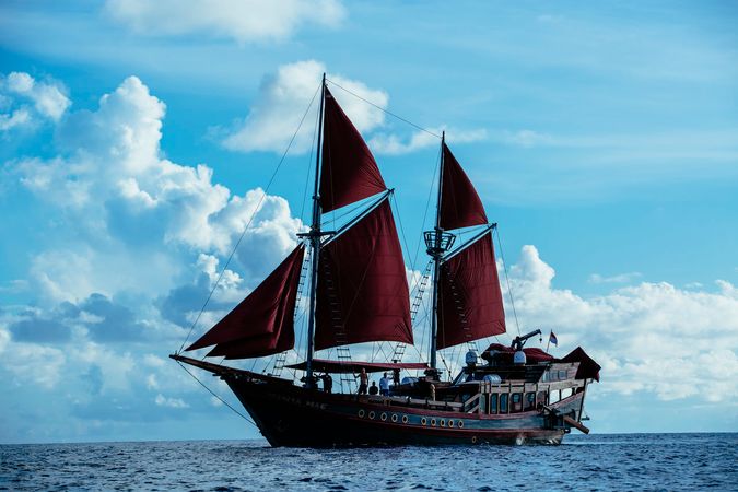 Custom Built Phinisi | Manta Mae