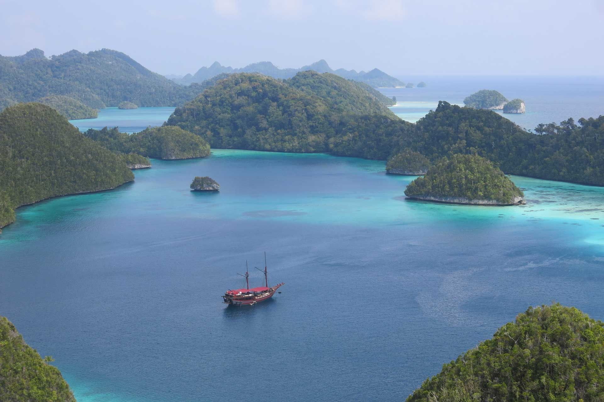 Custom Built Phinisi | Manta Mae