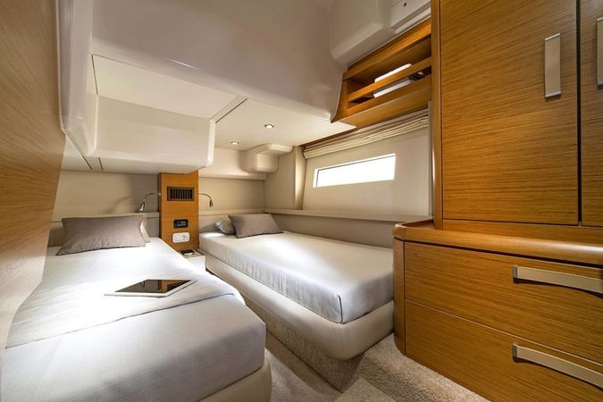 Greenline 48 Hybrid | Green Breeze