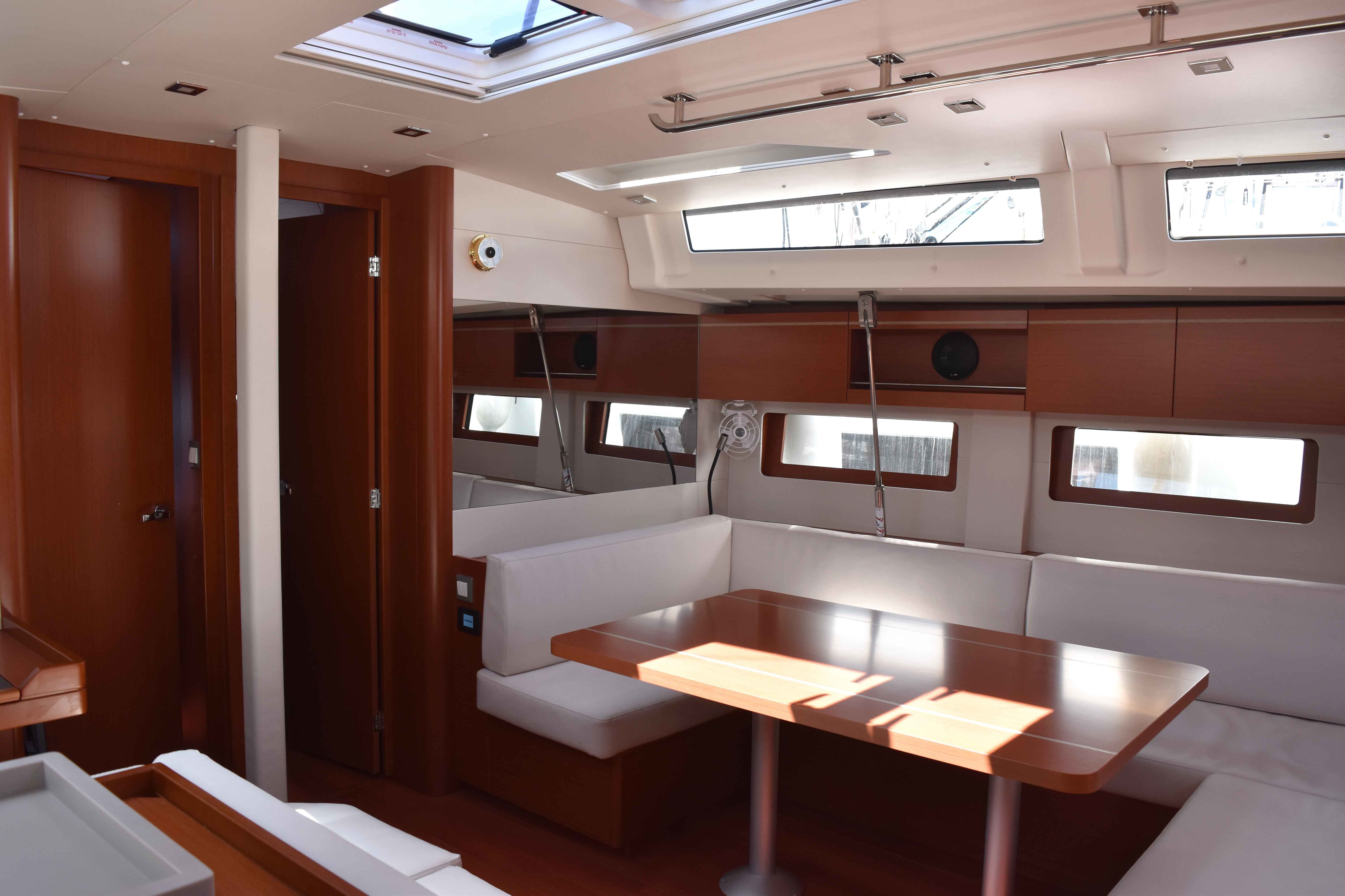 Beneteau Oceanis 51.1 | Euphoria