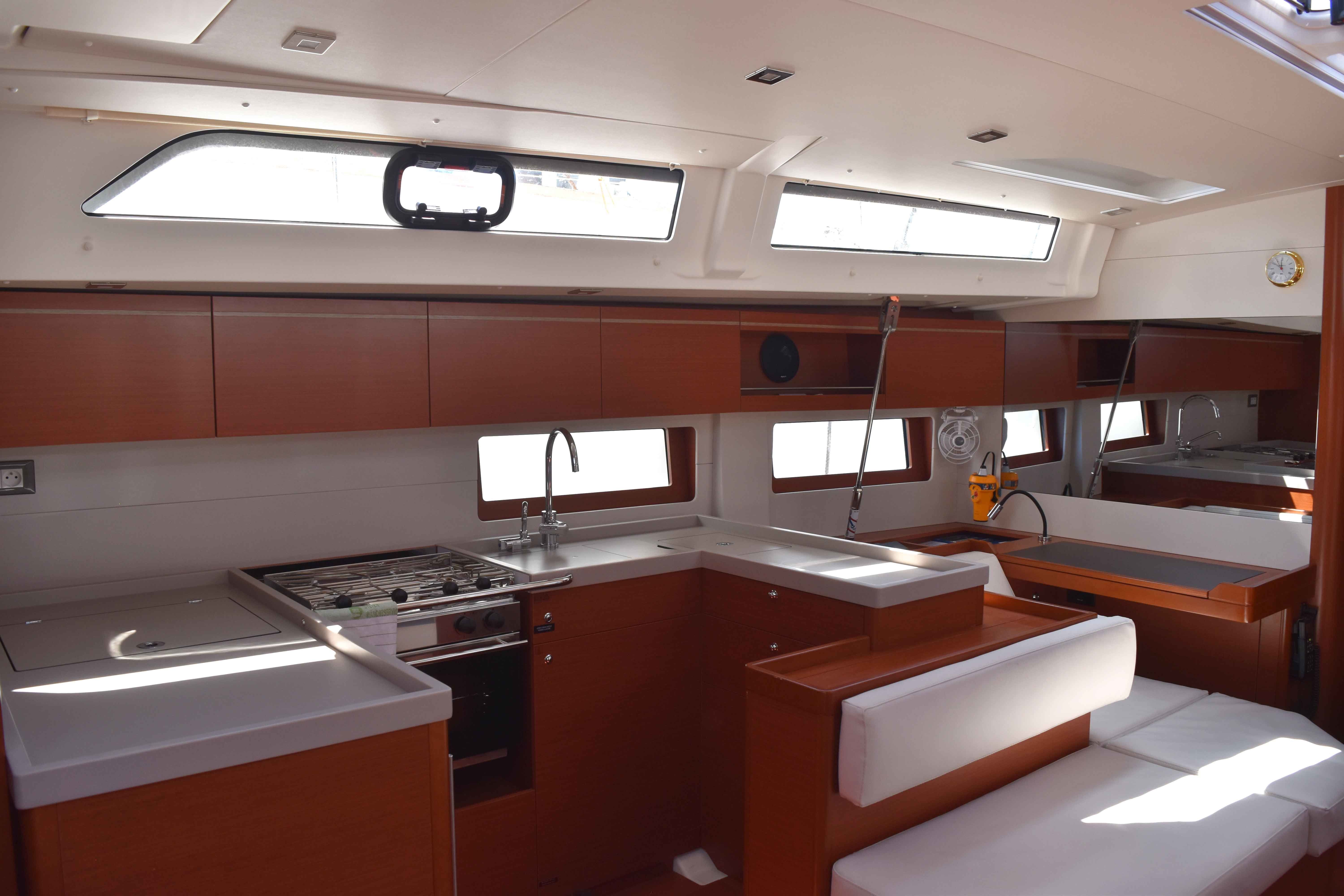 Beneteau Oceanis 51.1 | Euphoria