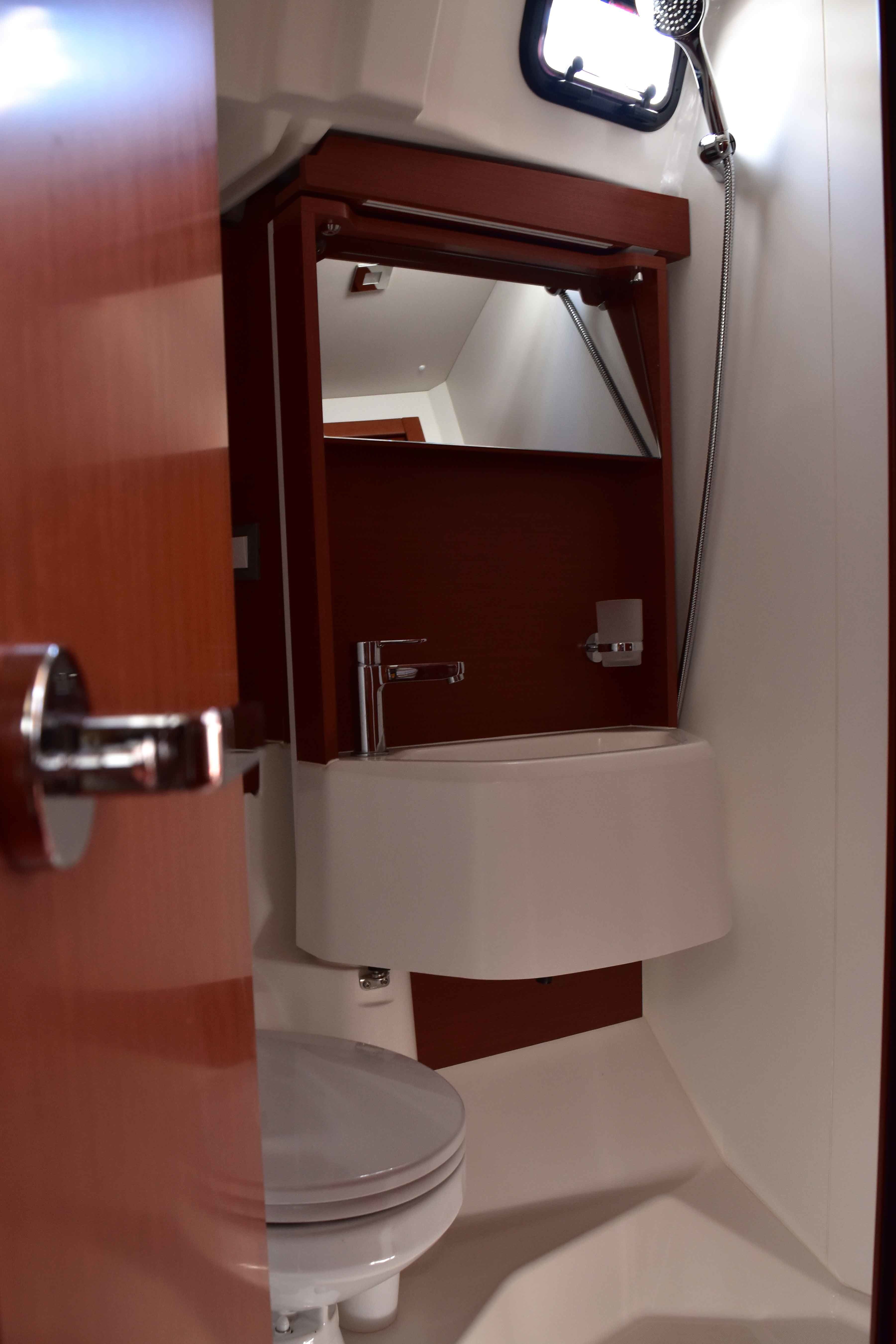 Beneteau Oceanis 51.1 | Euphoria