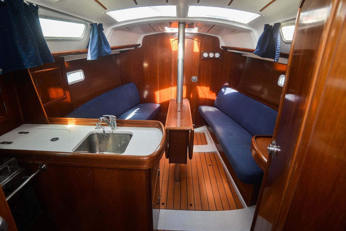 Beneteau Oceanis Clipper 323 | Despina