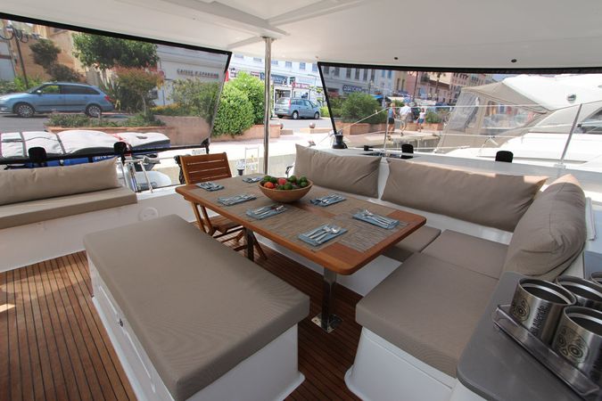 Fountaine Pajot Helia 44 | Allende