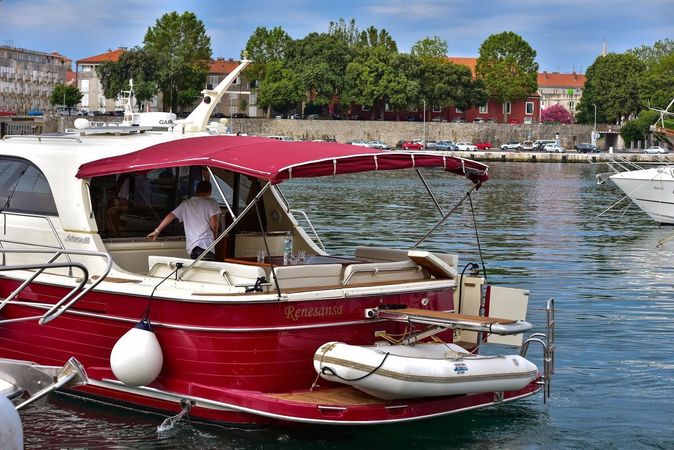 SAS Vektor Adriana 44 | Renesansa