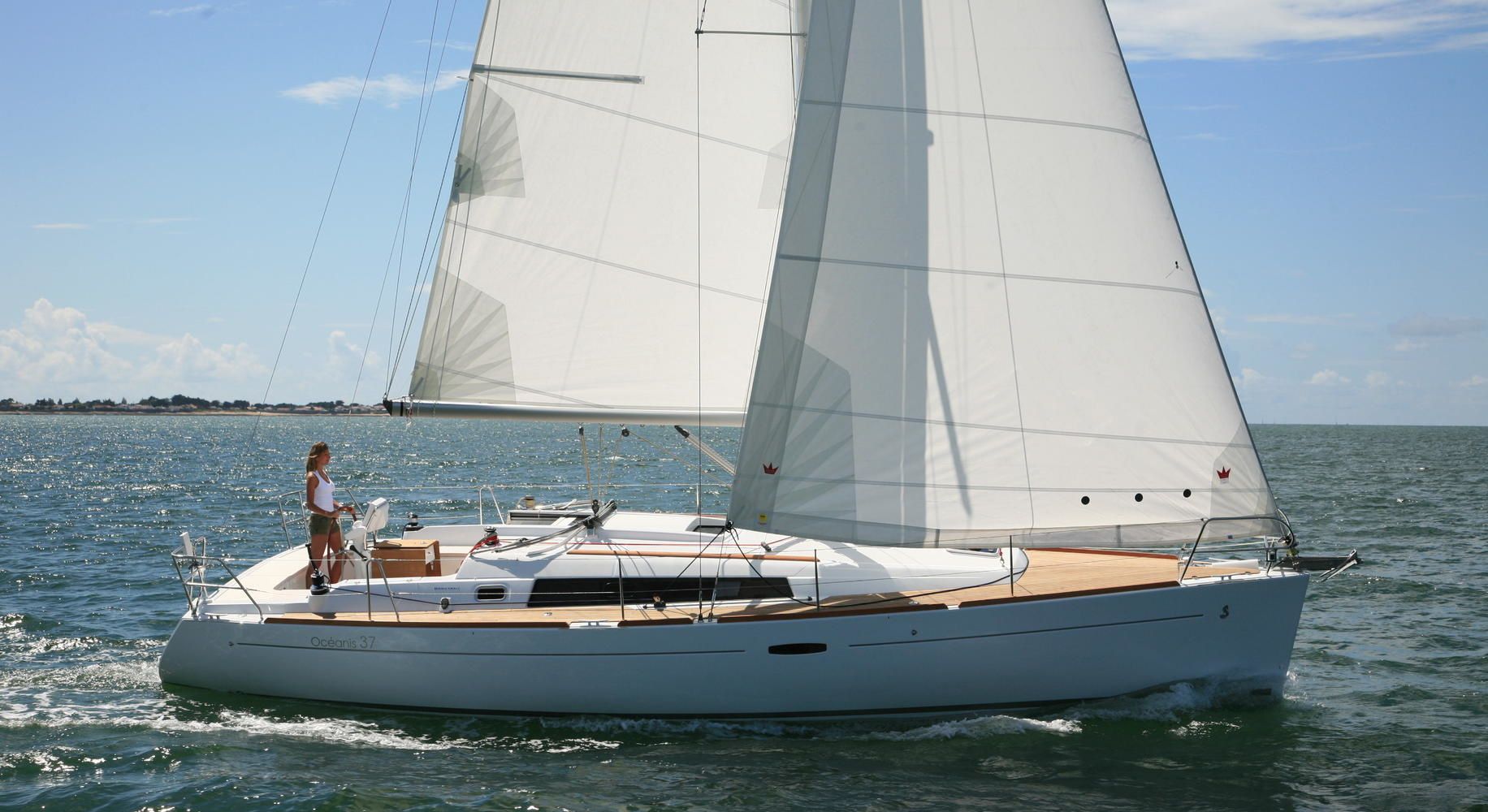 Beneteau Oceanis 37 | Modernistic Lady