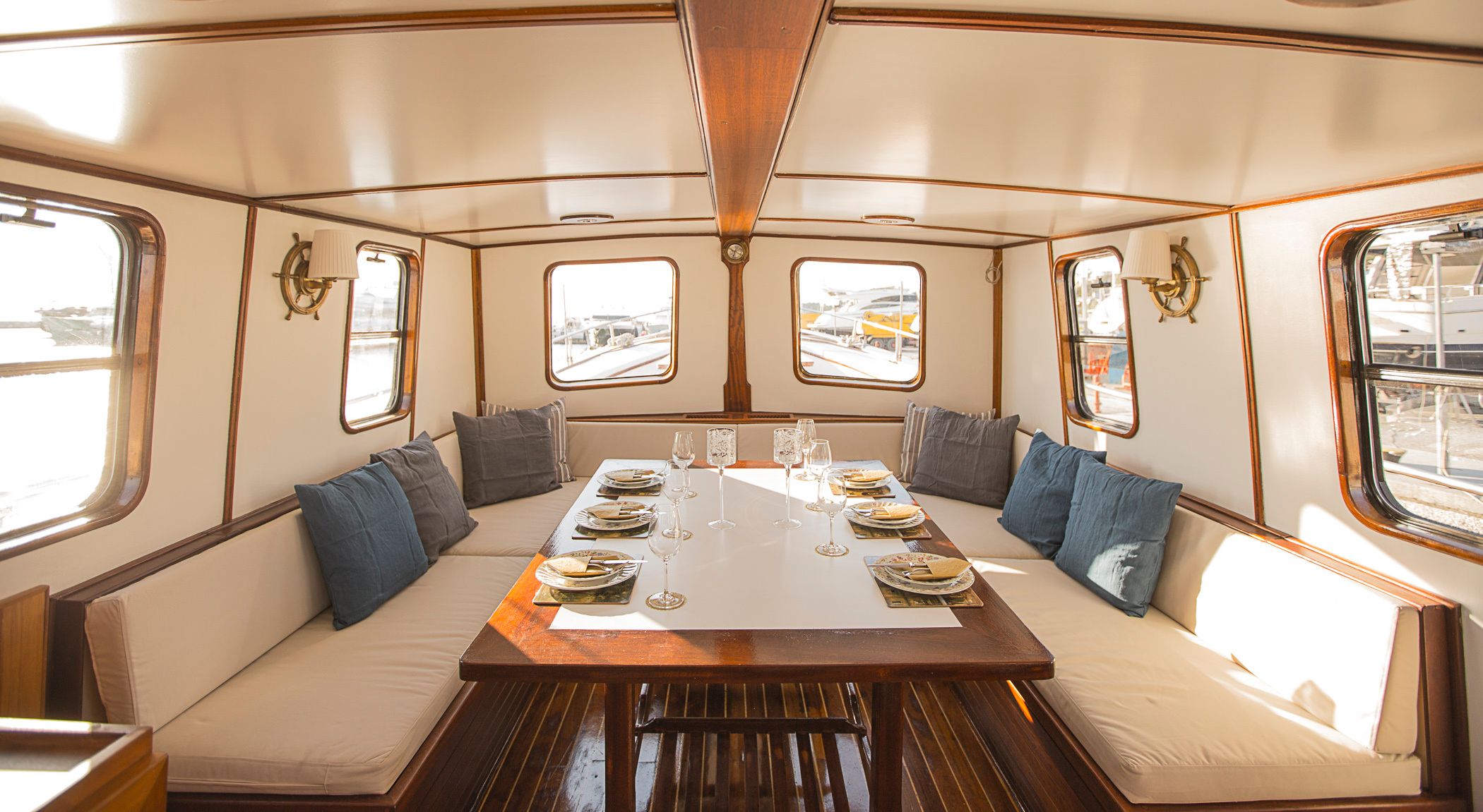 Motor Sailer 81 | Cosmos