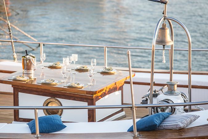Motor Sailer 81 | Cosmos