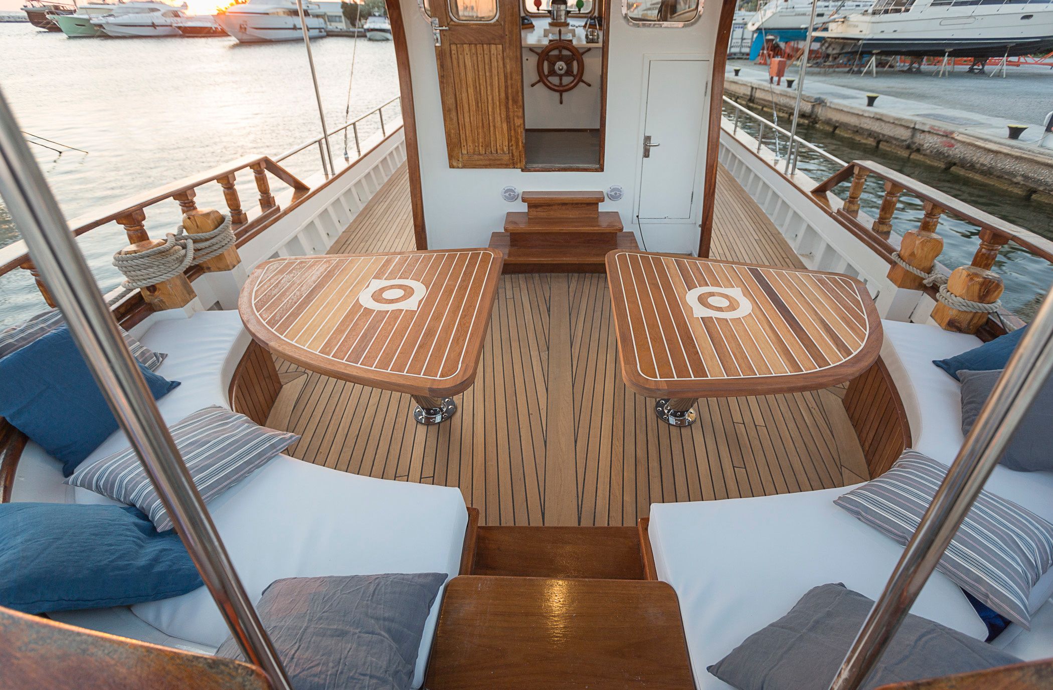 Motor Sailer 81 | Cosmos