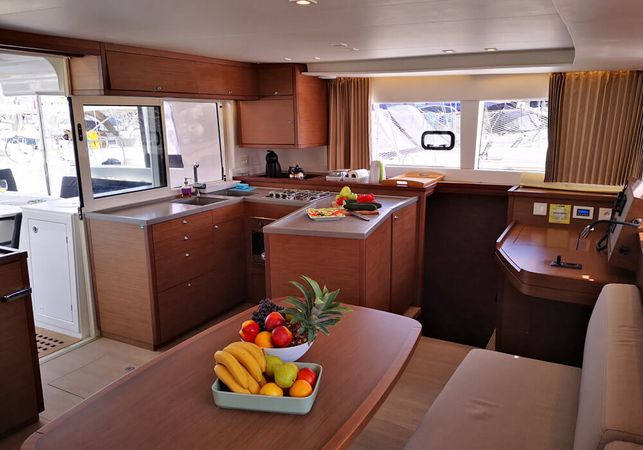 Lagoon 450 F | Calm Point