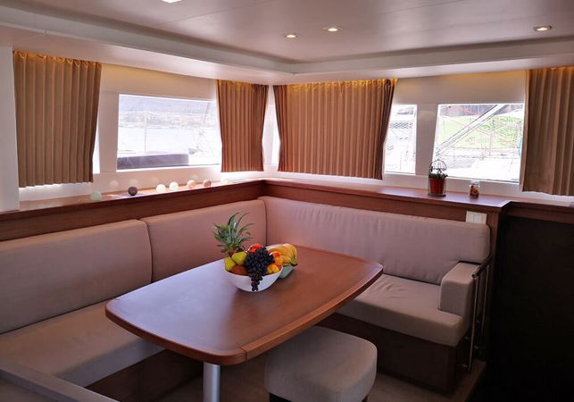 Lagoon 450 F | Calm Point