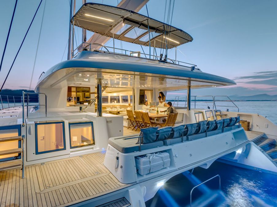 dream yacht charter rangiroa