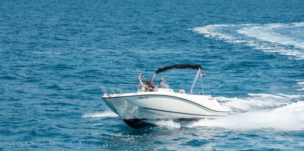 Quicksilver 675 | Activ Open