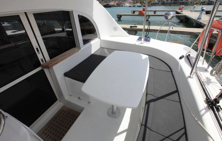 Lagoon 380 S2 | Saint Blue