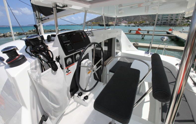 Lagoon 380 S2 | Saint Blue