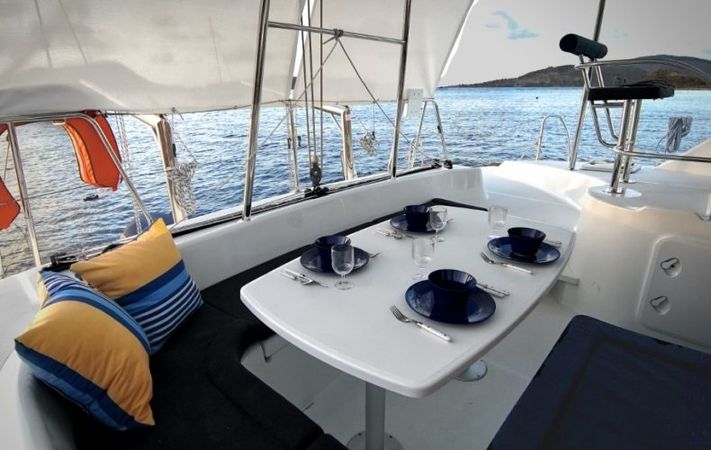 Lagoon 380 S2 | Saint Blue