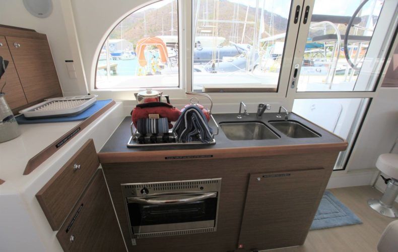 Lagoon 380 S2 | Saint Blue