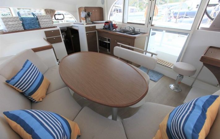 Lagoon 380 S2 | Saint Blue