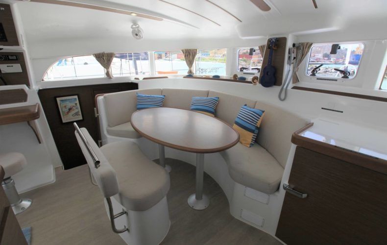 Lagoon 380 S2 | Saint Blue