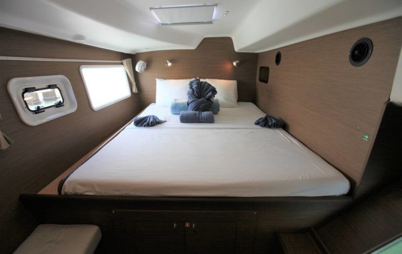 Lagoon 380 S2 | Saint Blue