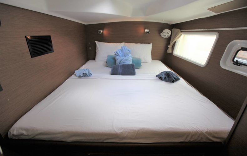 Lagoon 380 S2 | Saint Blue