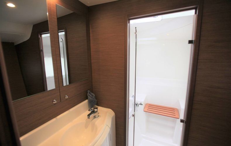 Lagoon 380 S2 | Saint Blue