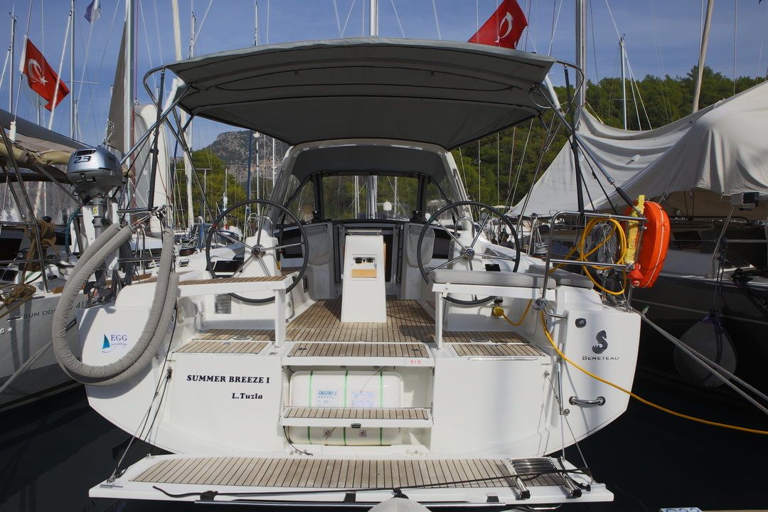Beneteau Oceanis 38 | Summer Breeze 1