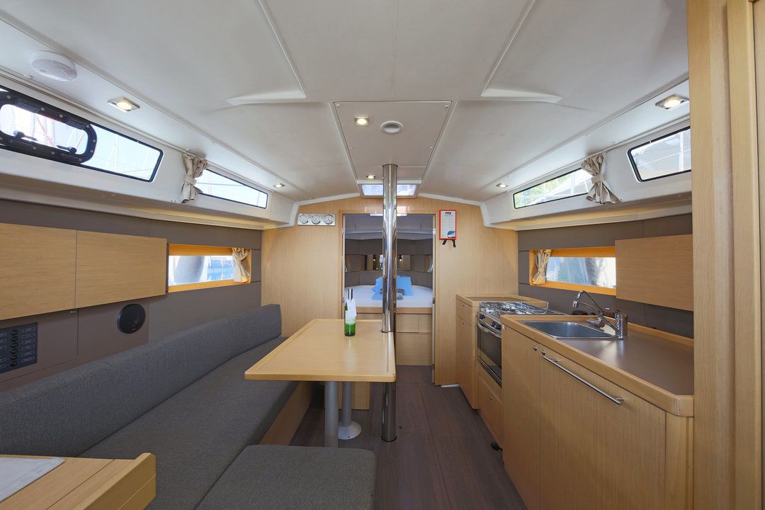 Beneteau Oceanis 38 | Summer Breeze 1