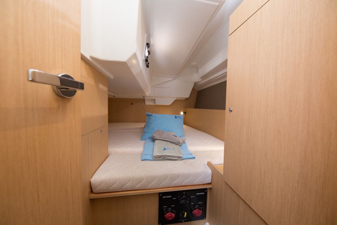 Beneteau Oceanis 38 | Summer Breeze 1