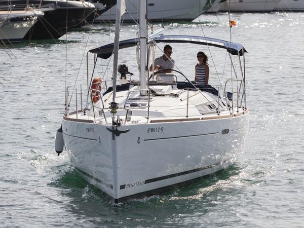 Beneteau Oceanis 37 | Boreas Dos