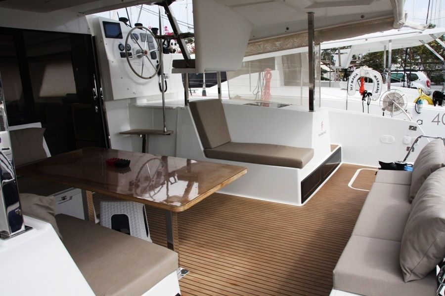 Fountaine Pajot Lucia 40 | Amber